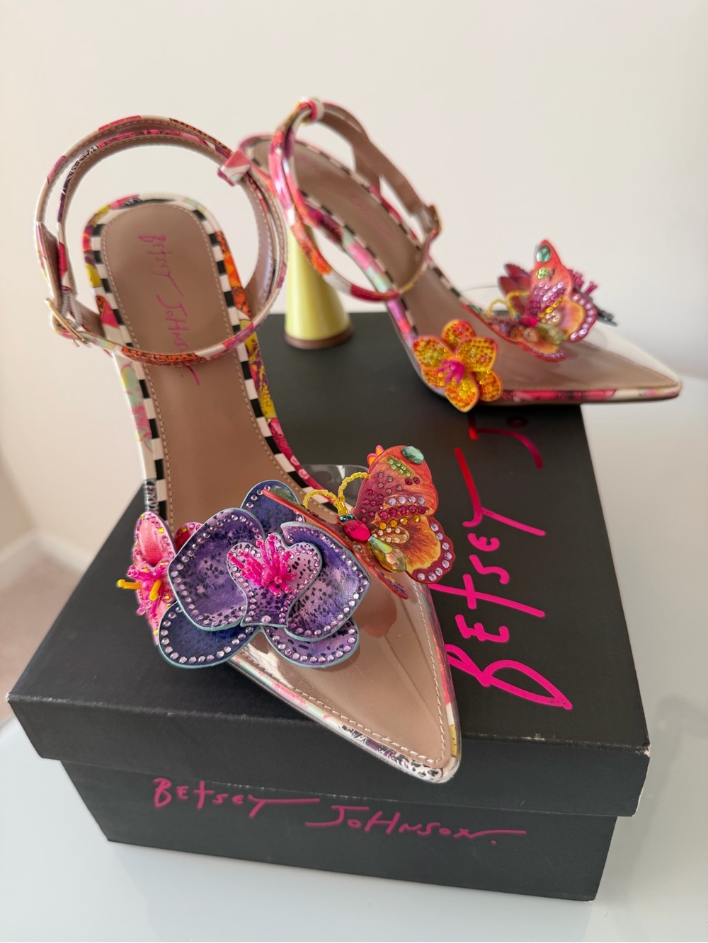 Betsey Johnson colorful Floral Appliqué pointed toe block Heels - Picture 12 of 14